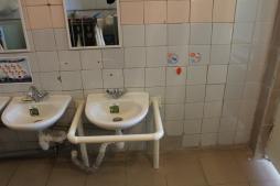 санитарная комната - раковина для мытья рук